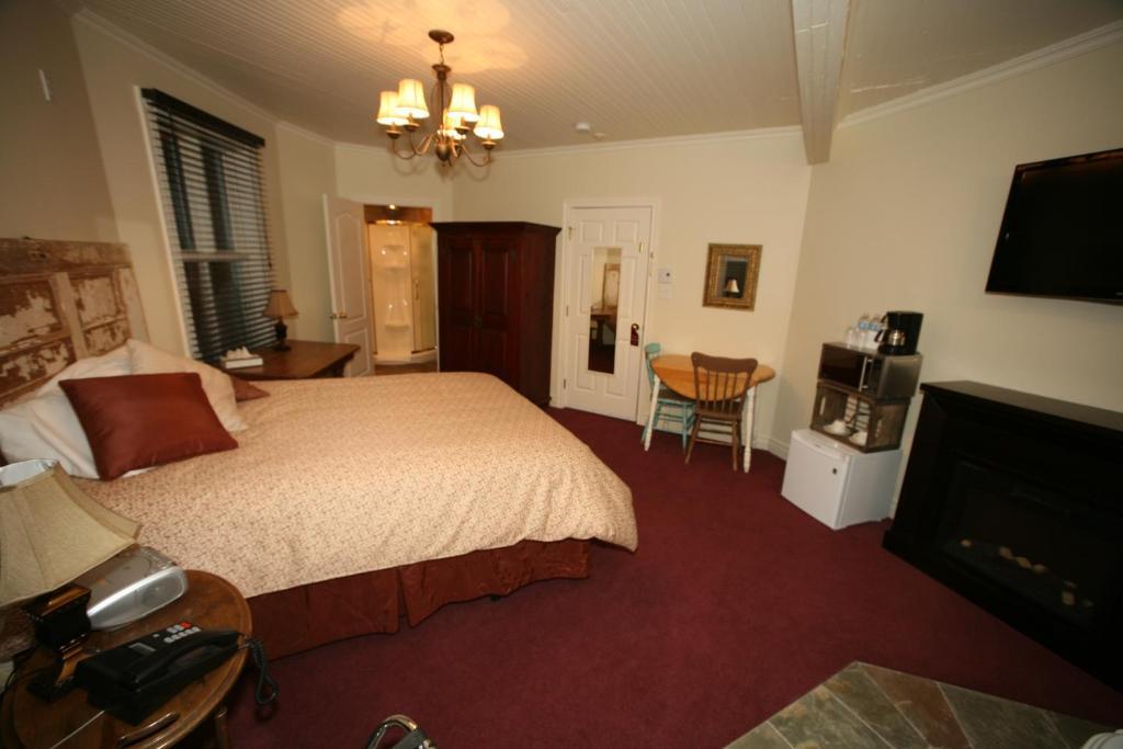 Auberge De La Tour Du Lac Sainte-Agathe-des-Monts Ruang foto