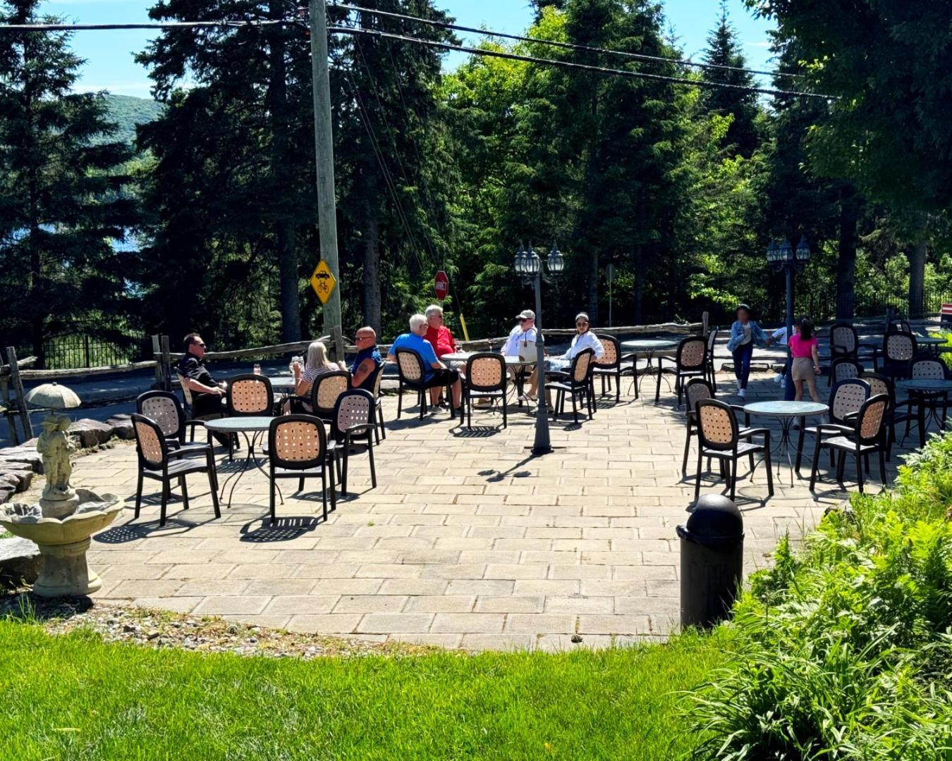 Auberge De La Tour Du Lac Sainte-Agathe-des-Monts Bagian luar foto