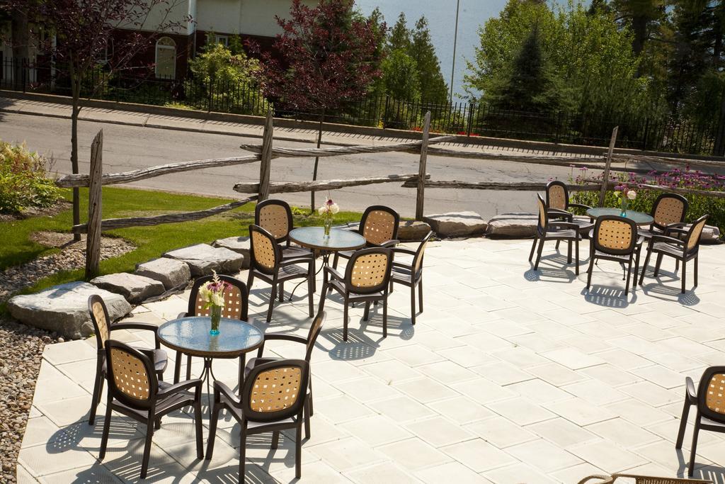 Auberge De La Tour Du Lac Sainte-Agathe-des-Monts Bagian luar foto