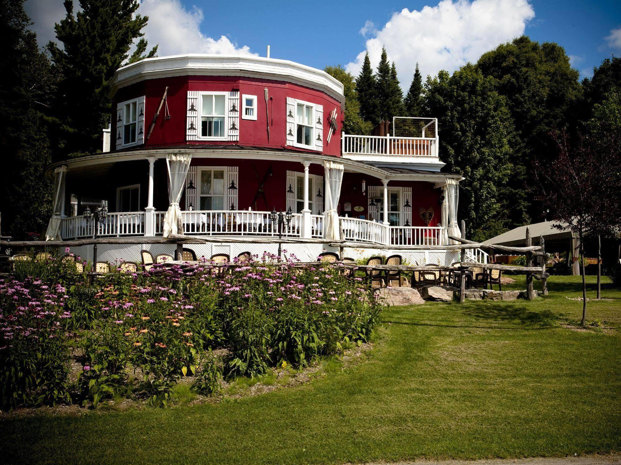 Auberge De La Tour Du Lac Sainte-Agathe-des-Monts Bagian luar foto