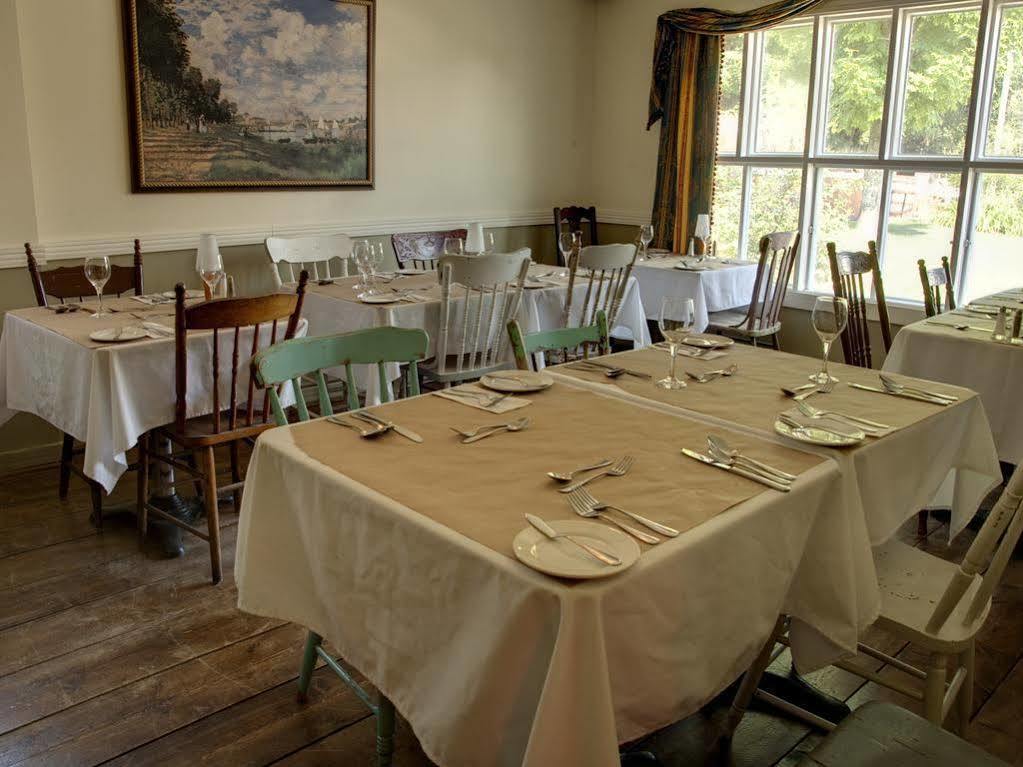 Auberge De La Tour Du Lac Sainte-Agathe-des-Monts Bagian luar foto