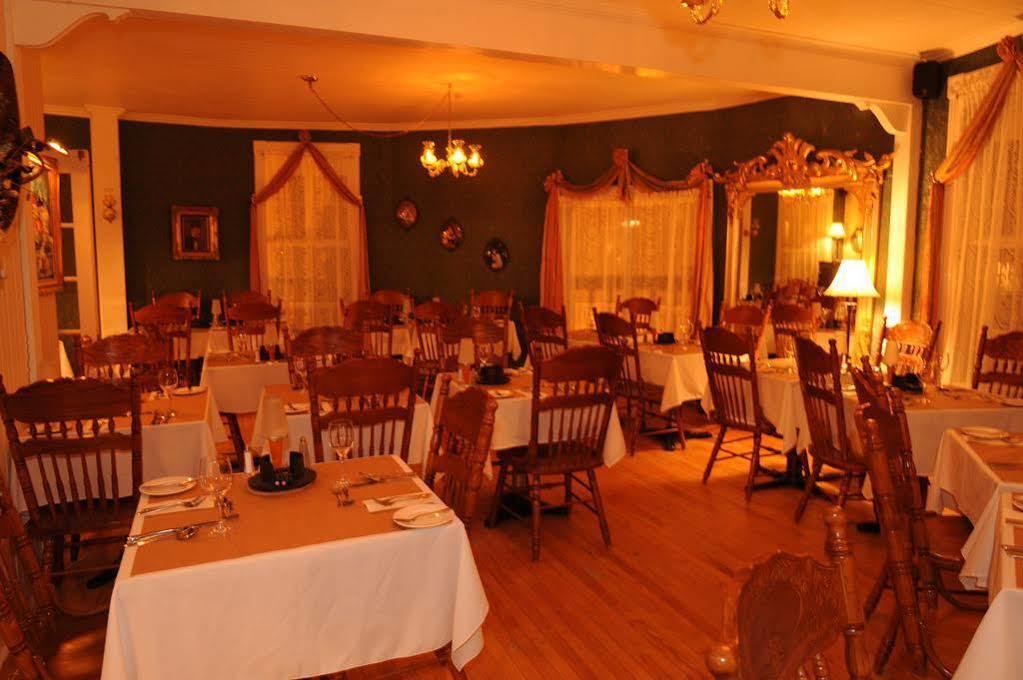 Auberge De La Tour Du Lac Sainte-Agathe-des-Monts Bagian luar foto